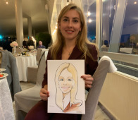  Катя с шаржем в ресторане 