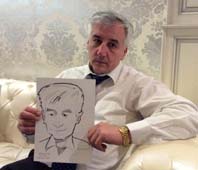 Анатолий позирует шаржисту Михаилу Шабалину на свадьбе