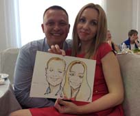 Николай и Марина с улыбкой получили свой рисунок