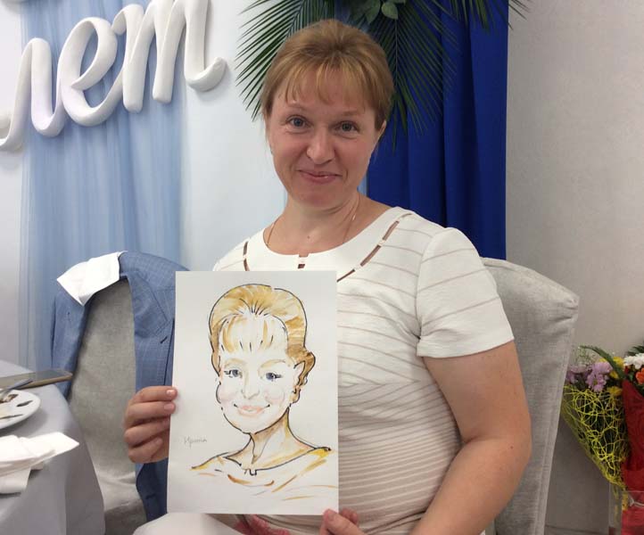 Матушка Ирина позирует художнику